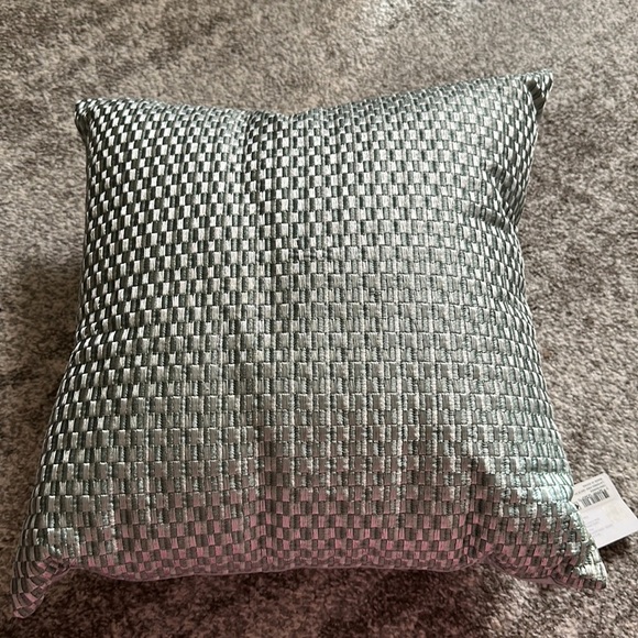 Hotel Collection 18 x 18 teal layered frame pillow NWT - Picture 1 of 4